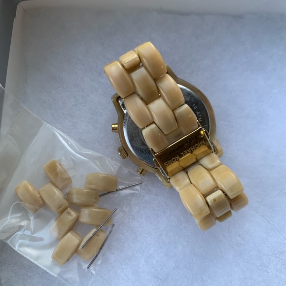 Michael Kors Light Blonde Tortoise Watch - Picture 2 of 5